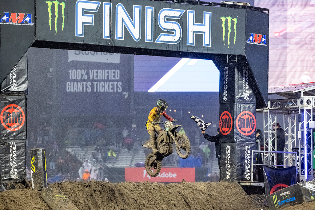 Smith Leads 250 Title Chase with San Francisco Supercross Victory  image