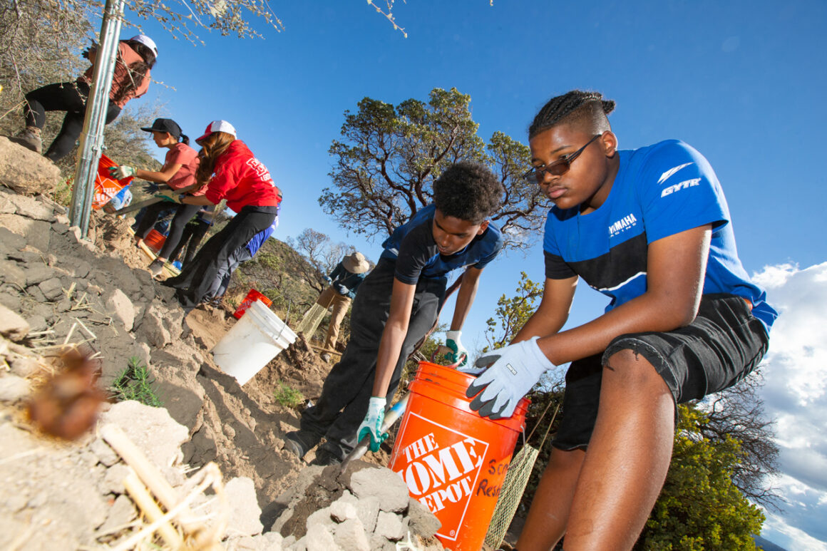 Employees Volunteer Time for Conservation Alongside Southern California Mountains Foundation