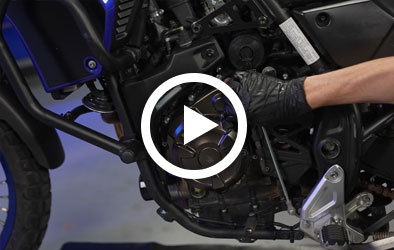 Click to play Yamaha Garage Tenere 700: Oil Change