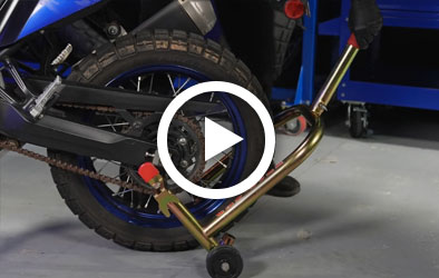 Click to play Yamaha Garage Tenere 700: Oil Check