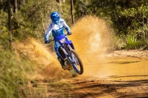 WR450F Action 1