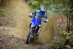 YZ125X Action 1