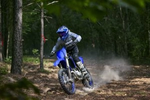 YZ125X Action 4