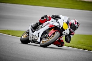 YZF-R1 60TH GP Action 3}