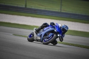 YZF-R1 Action 1}