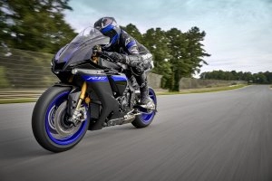 YZF-R1M Action 5