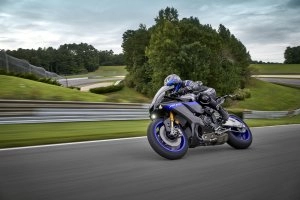 YZF-R1M Action 3