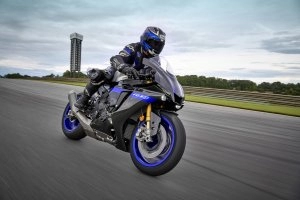 YZF-R1M Action 6
