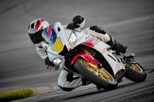 YZF-R3 60TH GP Action 1}