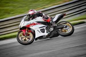 YZF-R3 60TH GP Action 2}