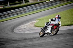 YZF-R3 60TH GP Action 3}