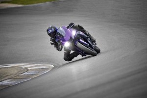 YZF-R3 Action 1}