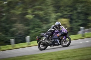 YZF-R3 Action 5}