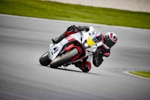 YZF-R7 60TH GP Action 2}