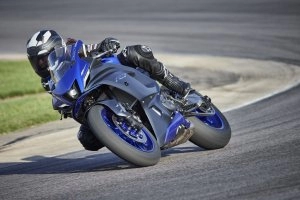 YZF-R7 Action 19}