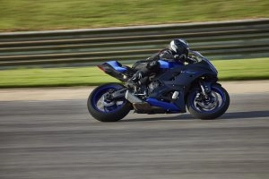 YZF-R7 Action 21}
