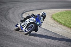 YZF-R7 Action 14}