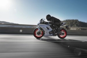 YZF-R7 Action 23}