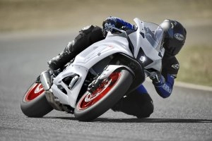 YZF-R7 Action 13}