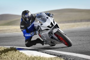 YZF-R7 Action 10}