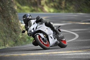 YZF-R7 Action 18}