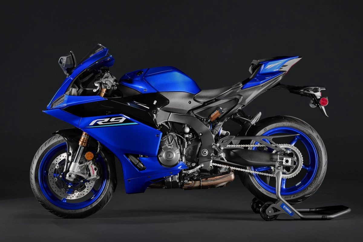 Pure Yamaha R-Series Style