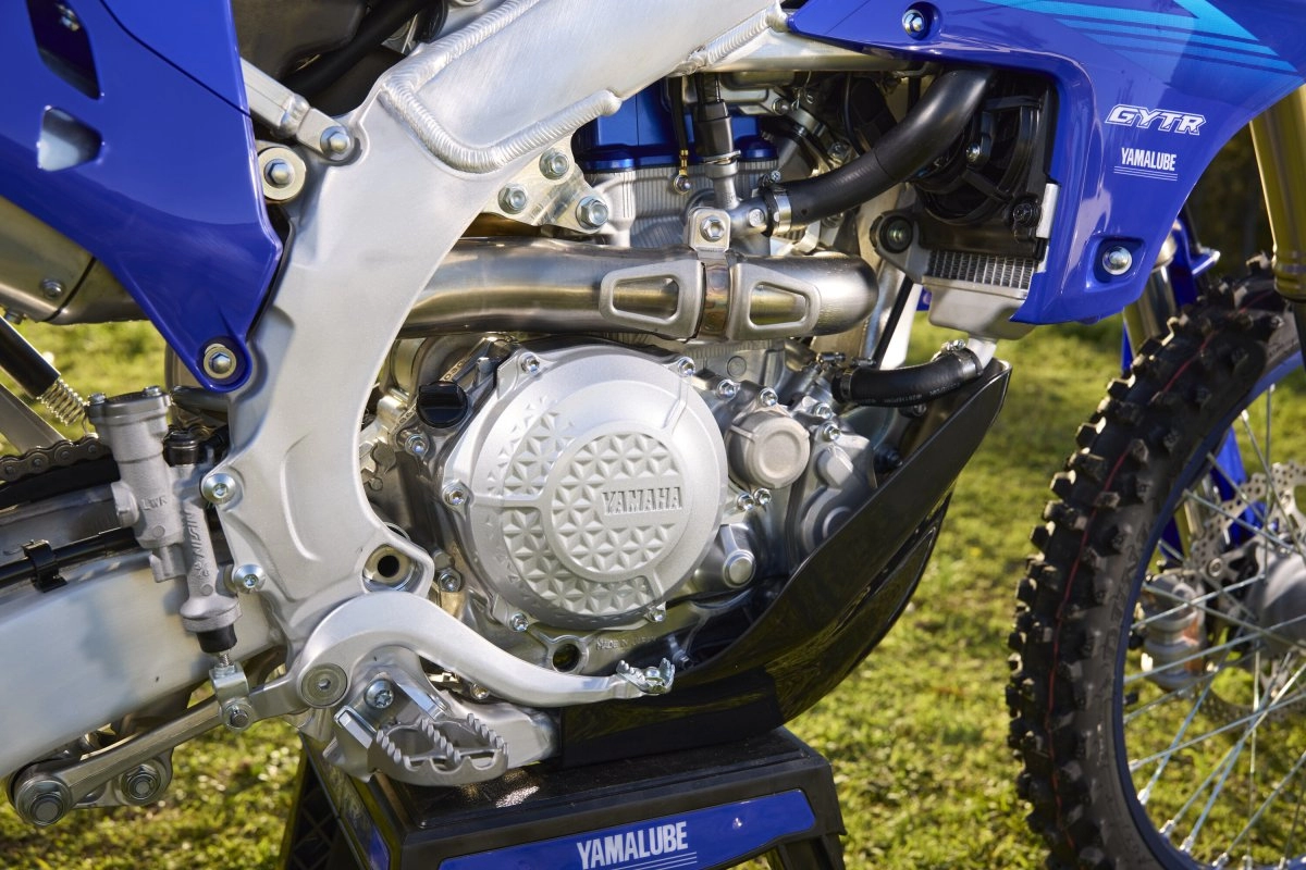 Powerful 450cc Four-Stroke Engine